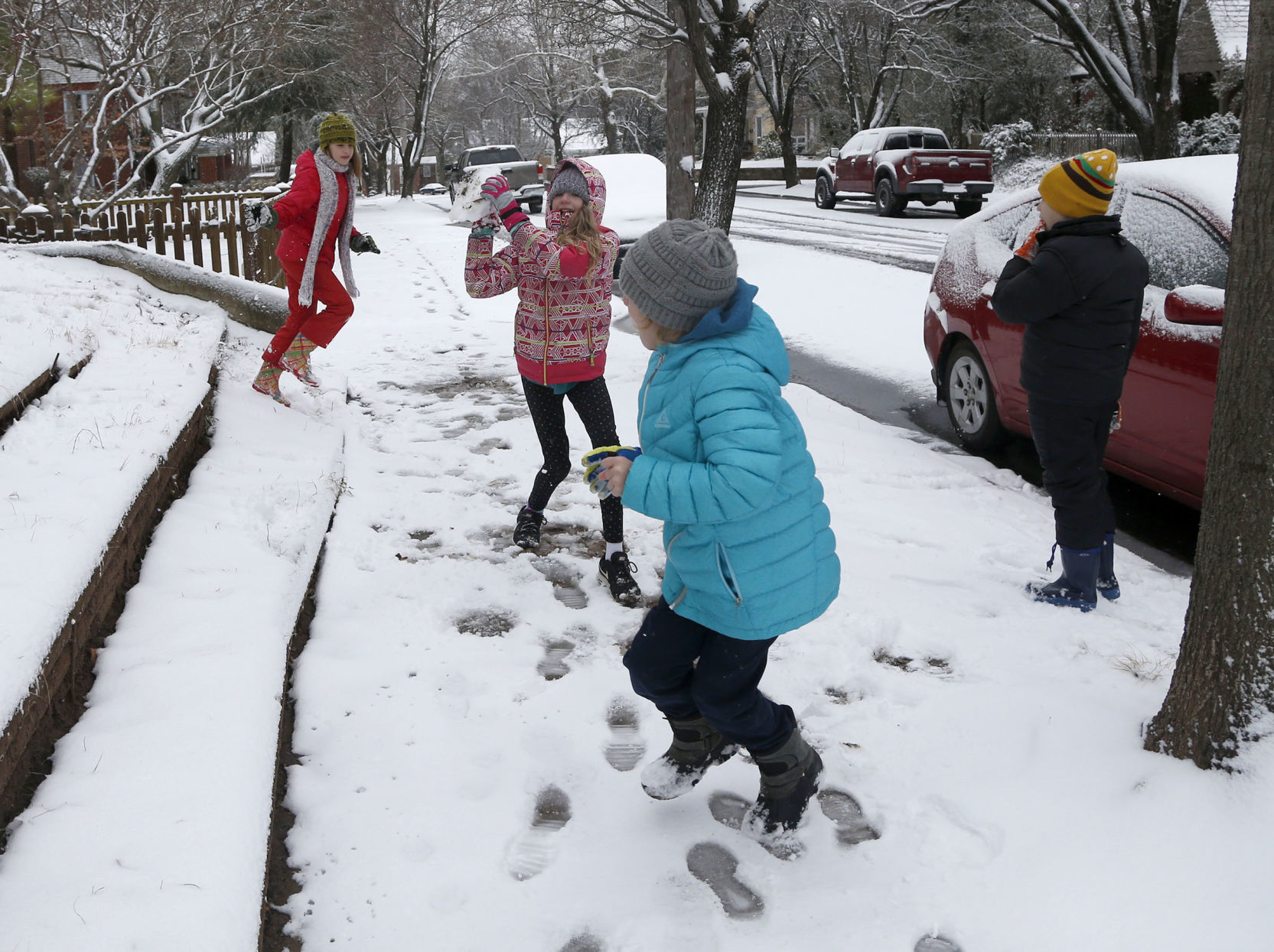Snow falls on Tulsa area, northeast Oklahoma